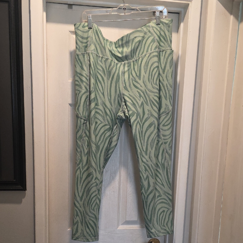 Xersion Quick-Dri Zebra Print Leggings